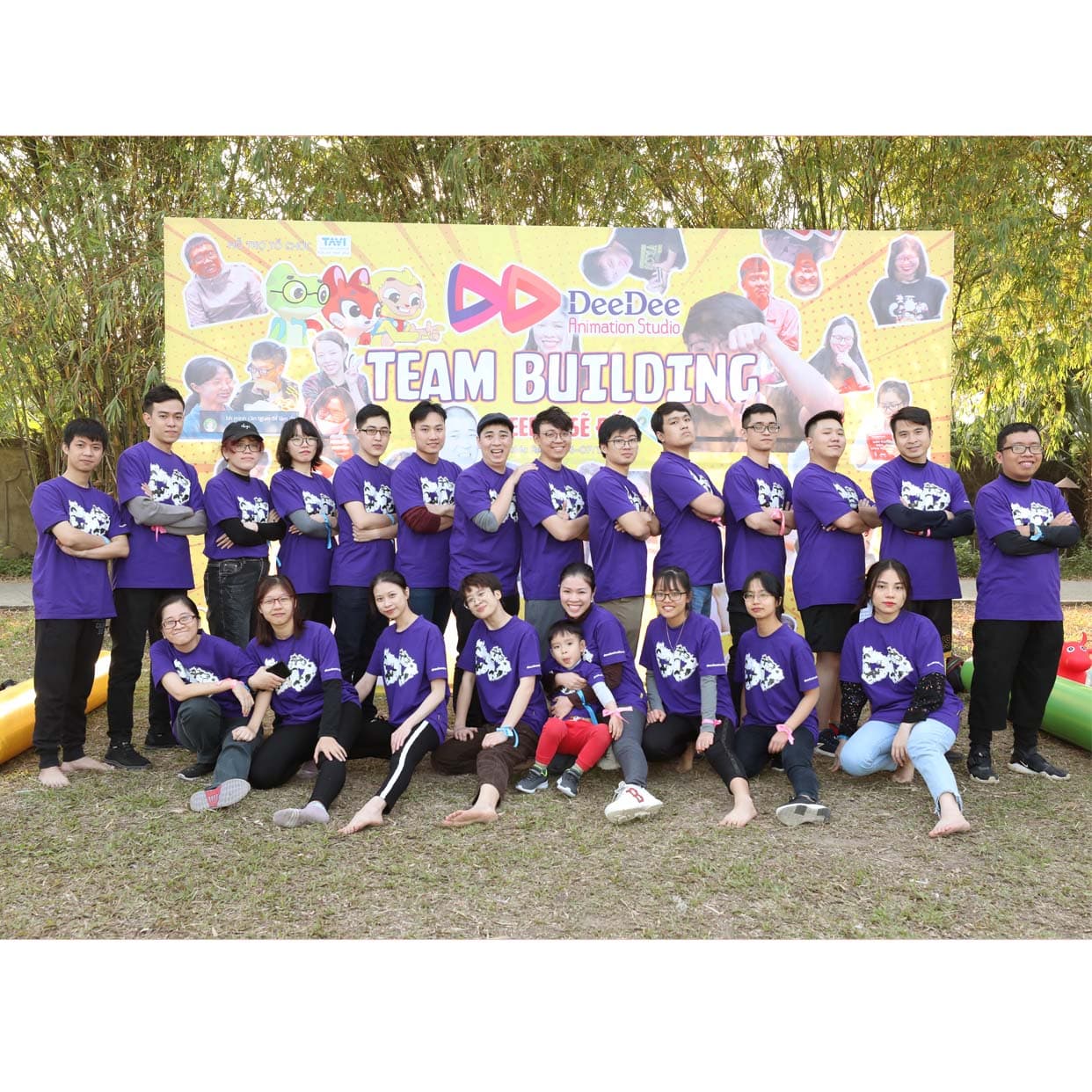 Đồng phục team building áo tím — khách hàng Startee